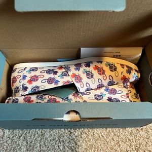 Toms canvas shoes